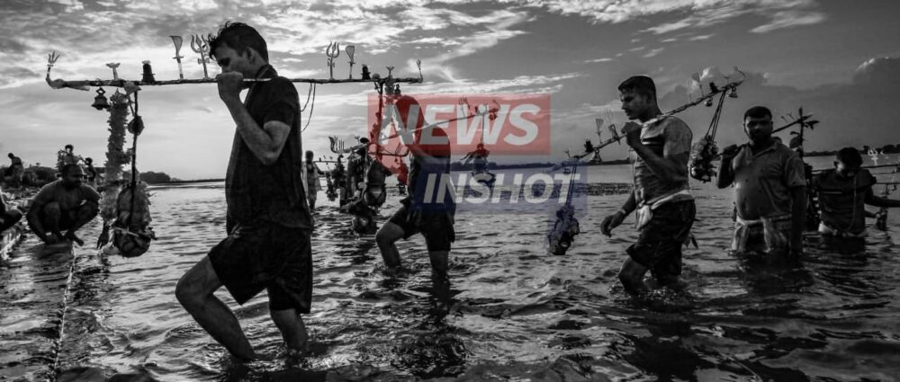 Kaudiya (Bol Bam) devotees collect holy Mahanadi water under police supervision and barricades at Cuttack's Gadagadia Ghat on the first Shravan Monday. Photo by: Sai Saswat Mishra